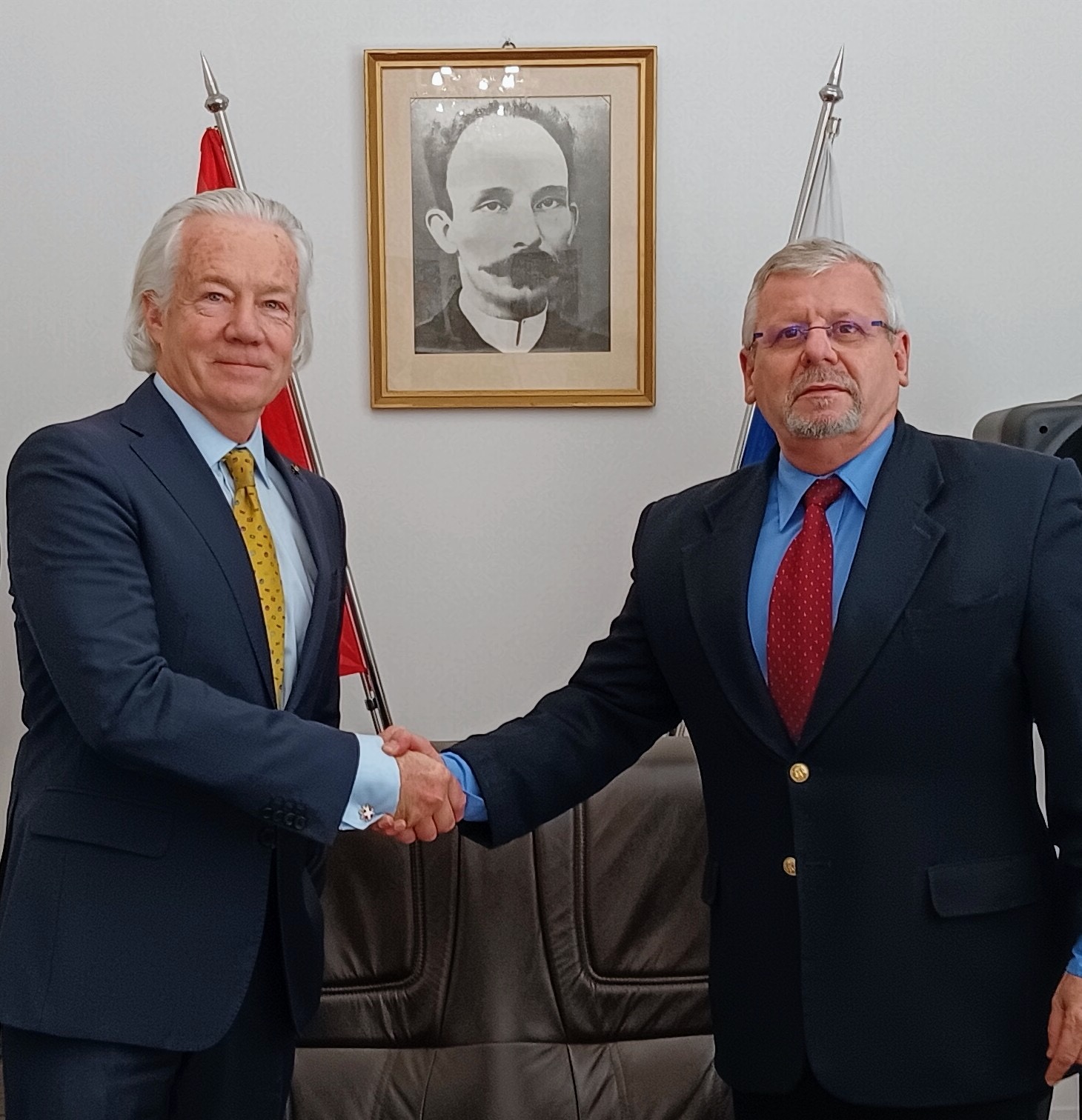Embajador hace visita de cortesía al Embajador de Cuba en Eslovaquia