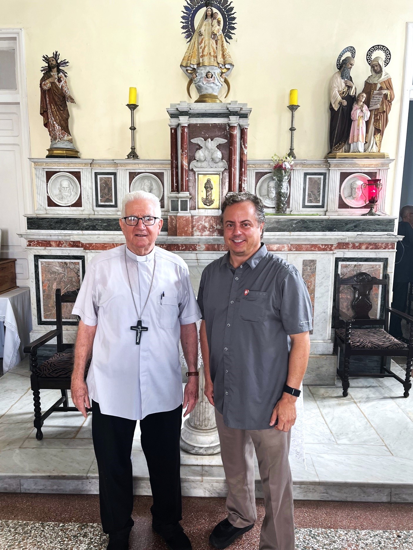 El Consejero de la Embajada visita al Arzobispo de Santiago de Cuba