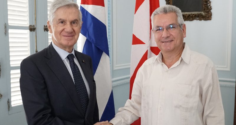 El nuevo Embajador presenta credenciales al Ministerio de Relaciones Exteriores de la República de Cuba